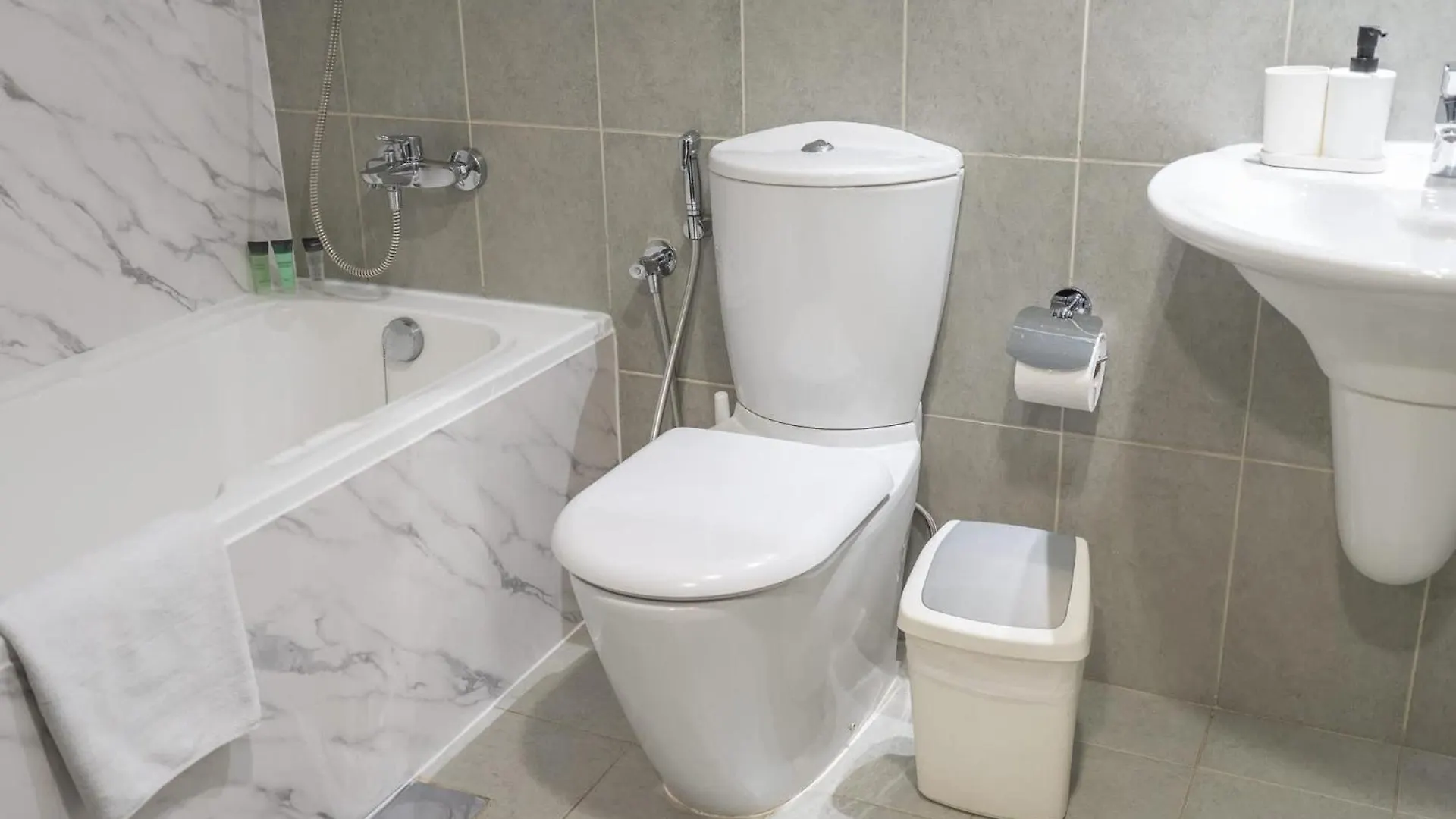 A Wonderful 2 Bedroom In Jvc With Terrace Dubai 0*,